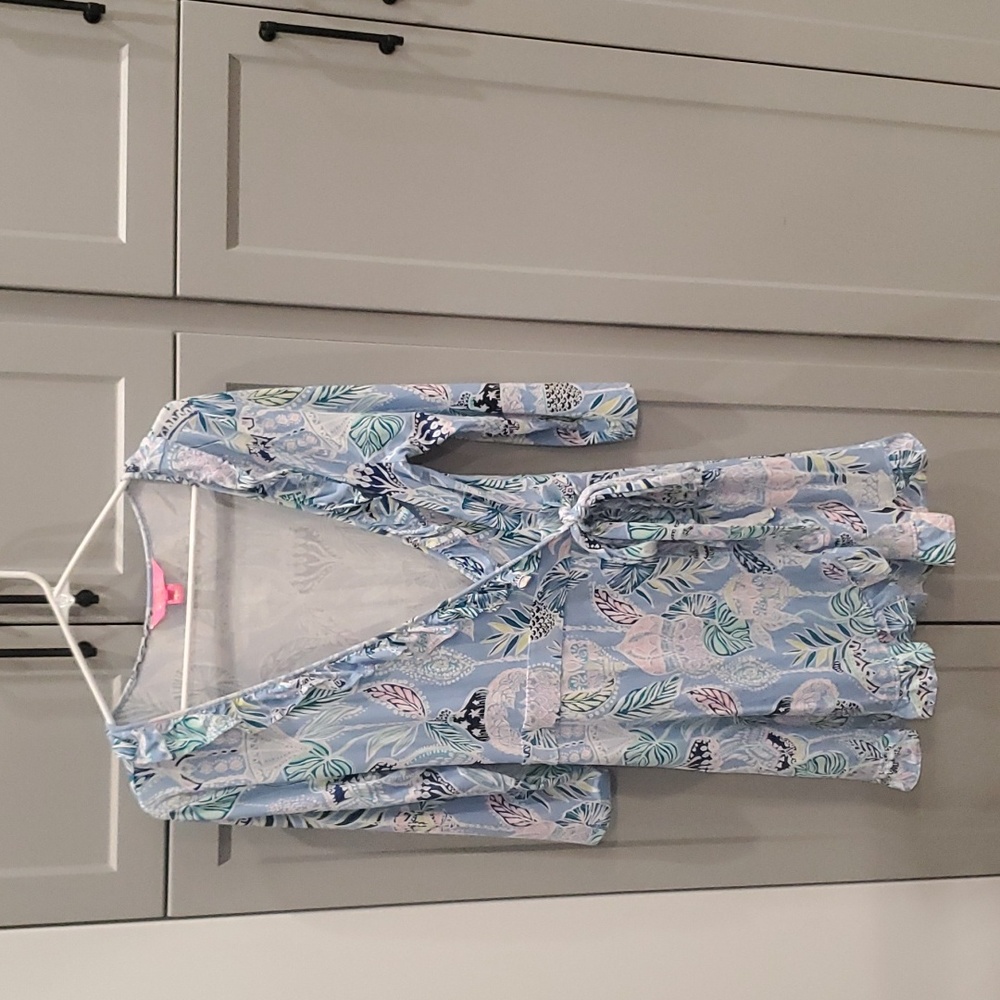 Woman's Lily Pultizer romper 3/4 length sleeve